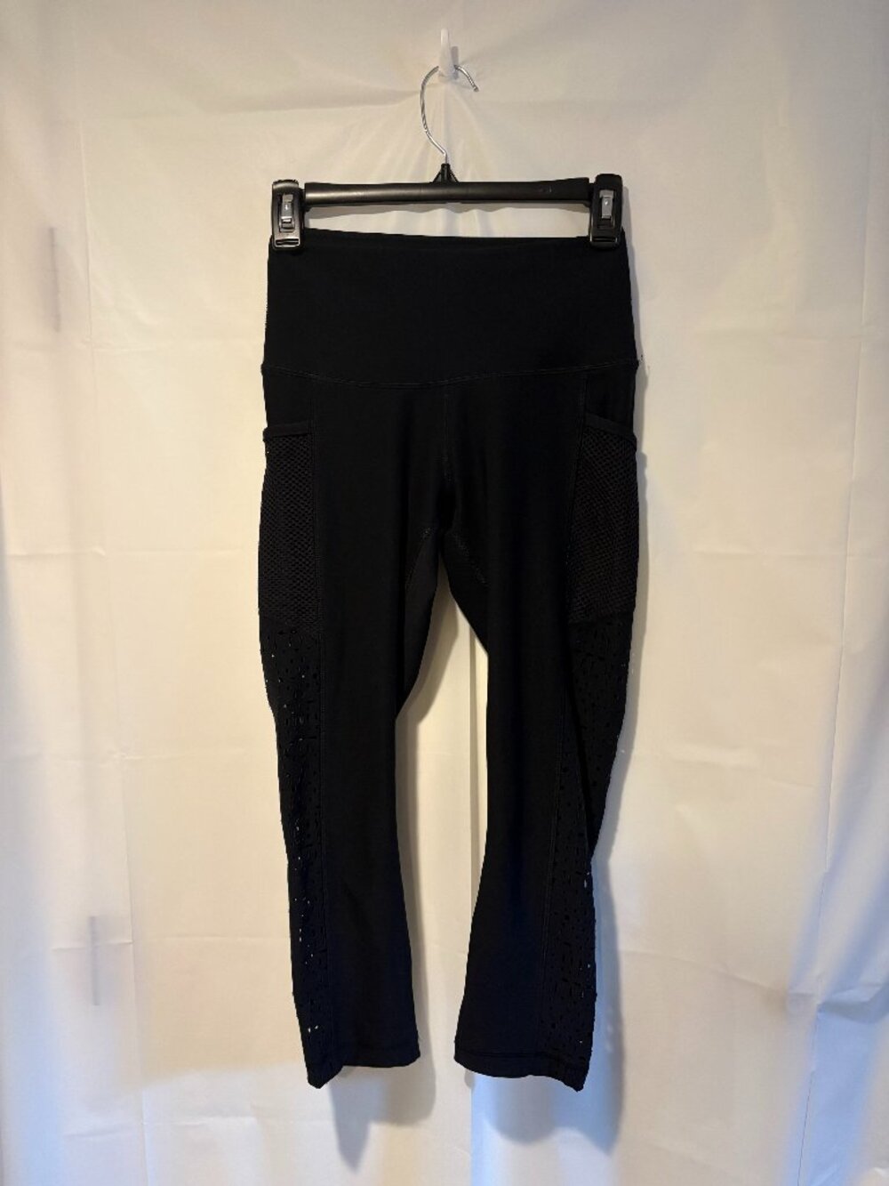 Womens 90 Degree by Reflex Size XS Black  Cutout Capri Leggings